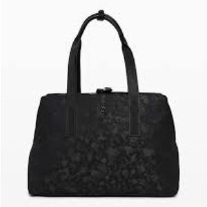 Lululemon go getter bag